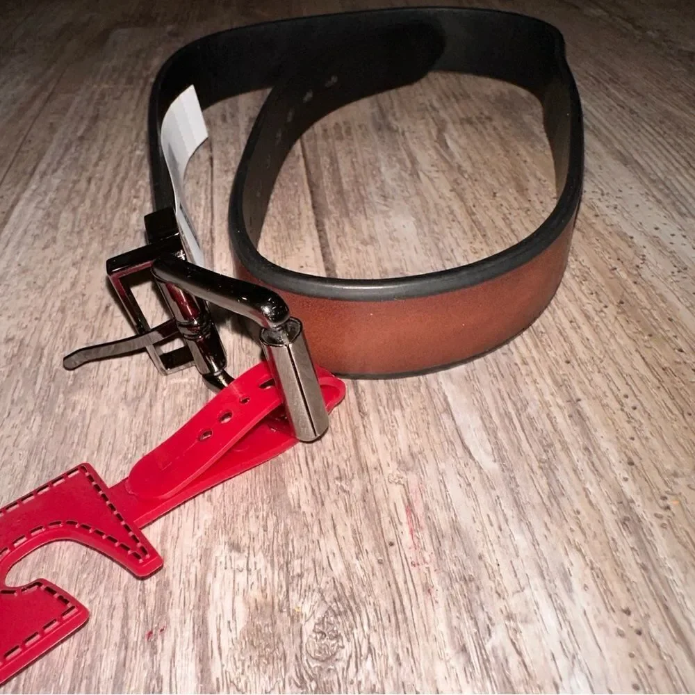 NWT LEVI’S Reversible BLK-BRW leather belt sz Med